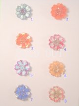 画像: 花の形のチェコガラスボタン