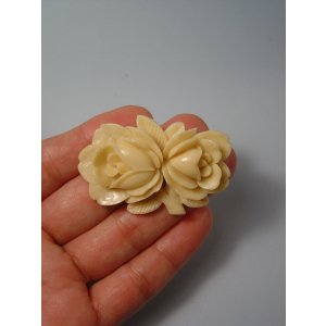 画像: セルロイドのブローチ　薔薇　1940s
