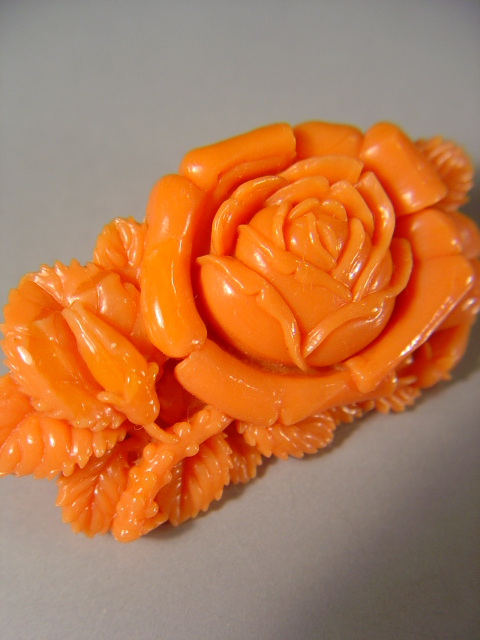 画像1: 素敵なセルロイドのブローチ　薔薇