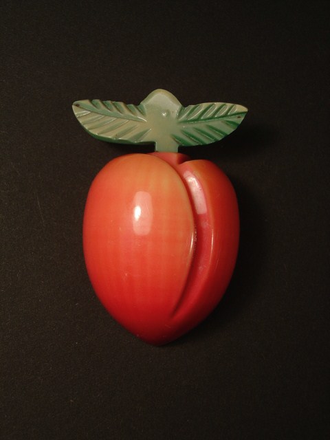 画像1: セルロイドの桃のブローチ　1930s