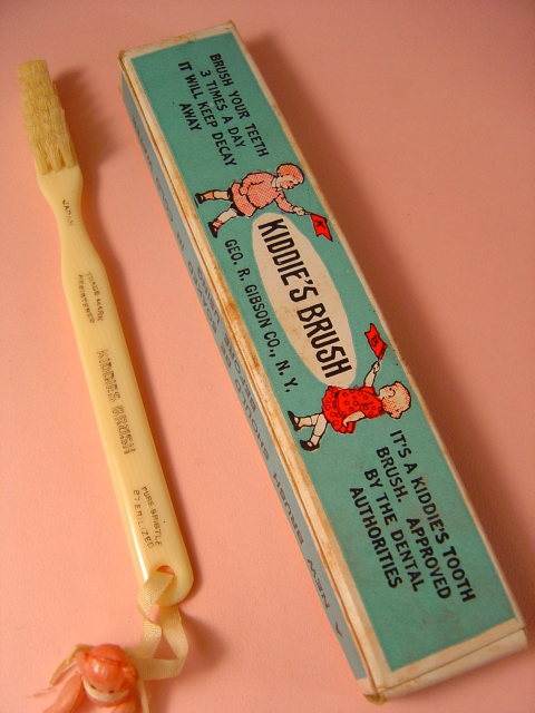 画像: セルロイドの子供歯ブラシ　1940s　