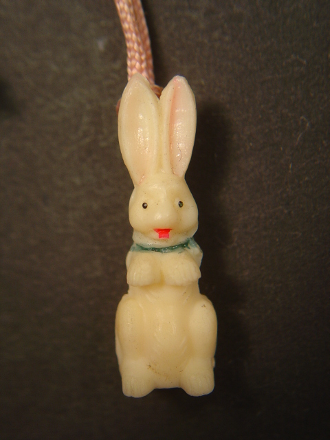 画像: アンティーク　セルロイドのウサギのチャーム　1930s