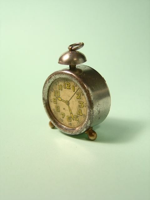 画像: 時計の形の鉛筆削り　1930s　ドイツ製