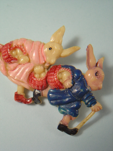 画像: ウサギのブローチ　セルロイド　1940s