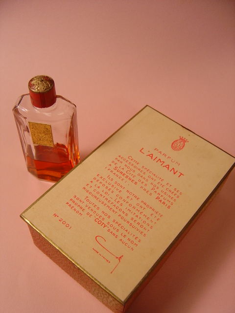 画像:  COTYの香水瓶　1940s