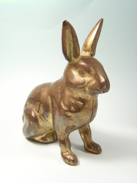 画像: ウサギの貯金箱　真鍮製　