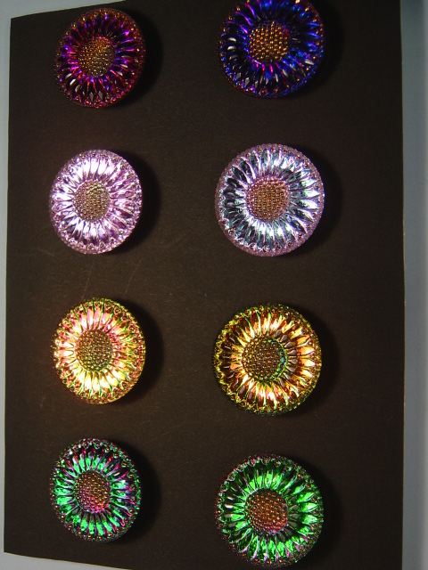 画像: 花の形のチェコガラスボタン　現代